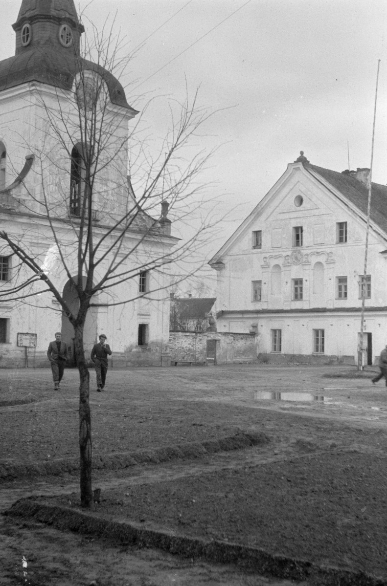 klasztor Męski Zwiastowania Najświętszej Marii Panny, brama wjazdow, skan 1