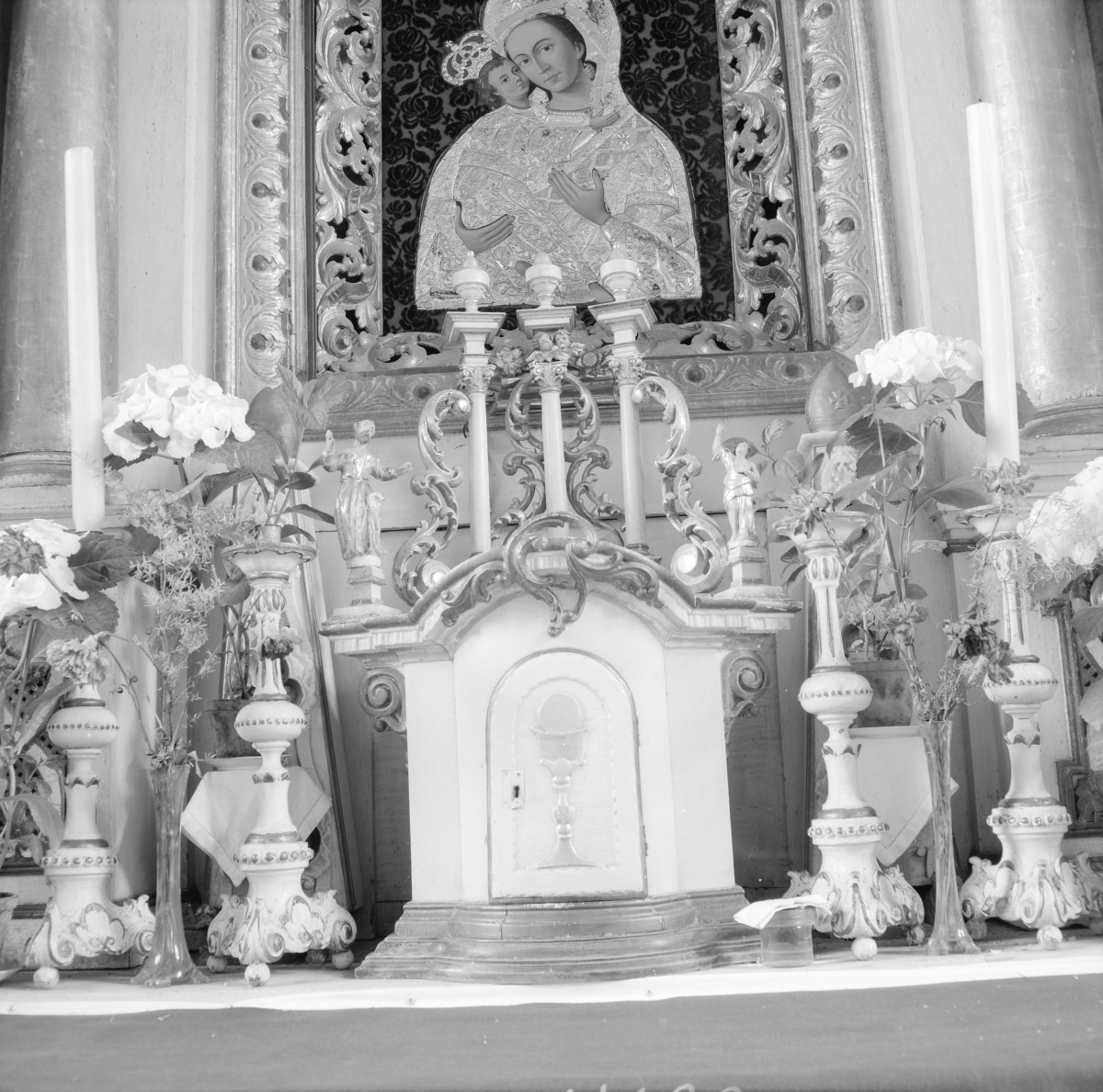 kościół filialny pw. św. Andrzeja - wnętrze: tabernakulum ołtarza głównego, skan 1