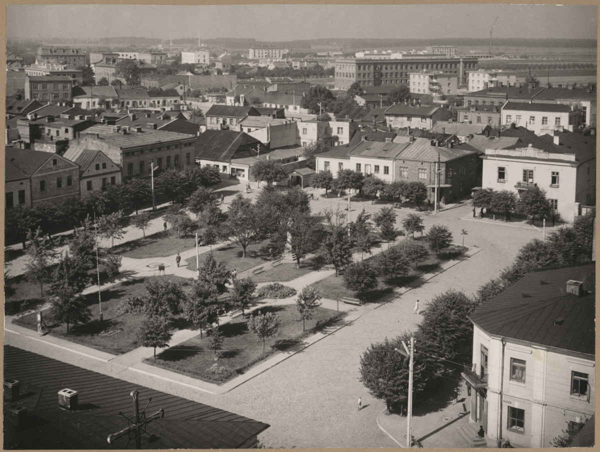Miasto - widok ogólny rynku z lotu ptaka

 , skan 1
