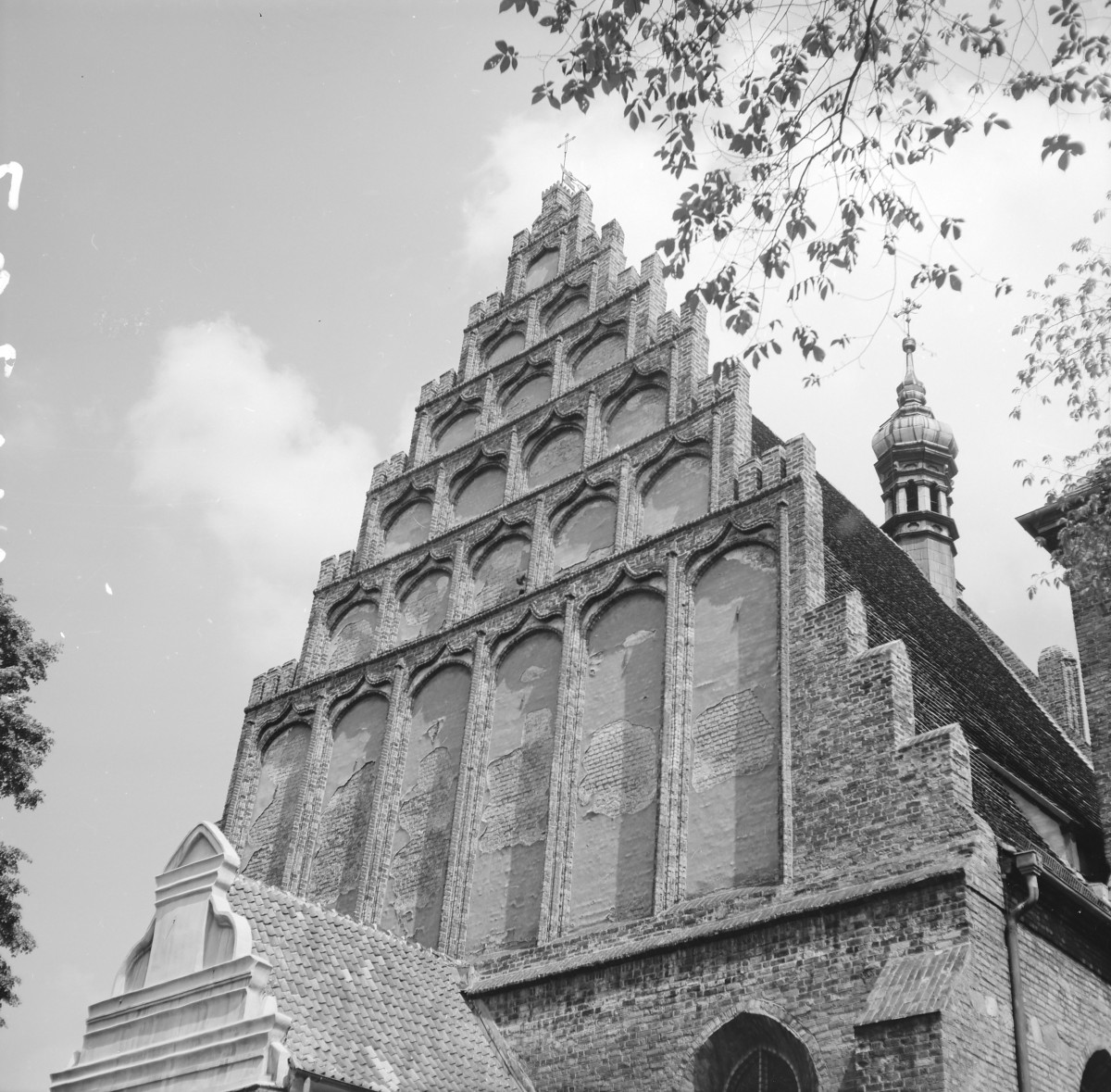 Szczyt katedry św. Marcina i Mikołaja. , skan 1