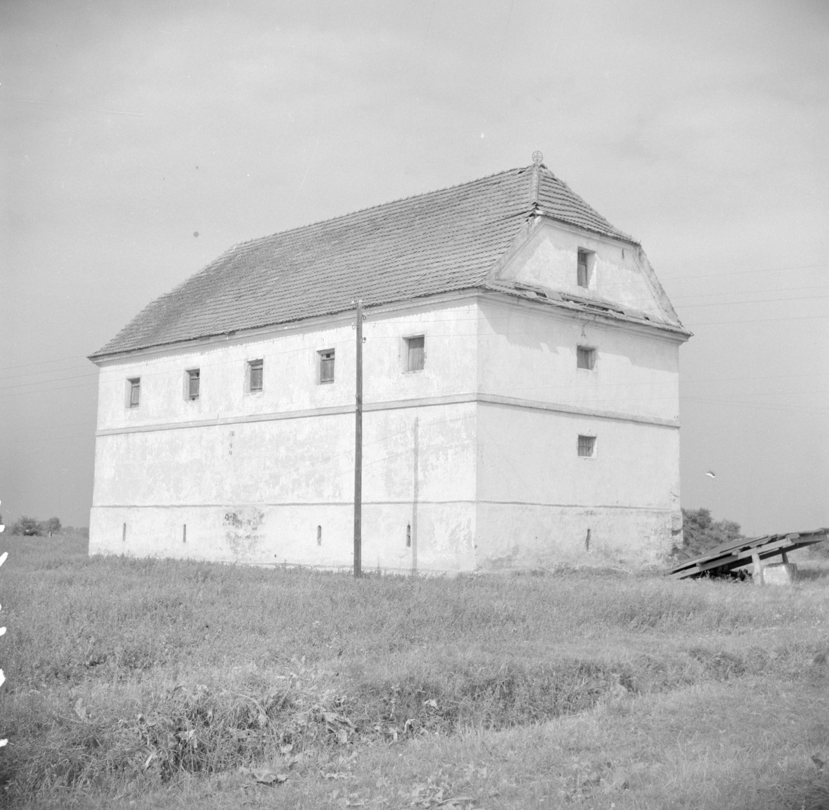 pałac Lubomirskich - zabudowanie dworskie, spichlerz, skan 1