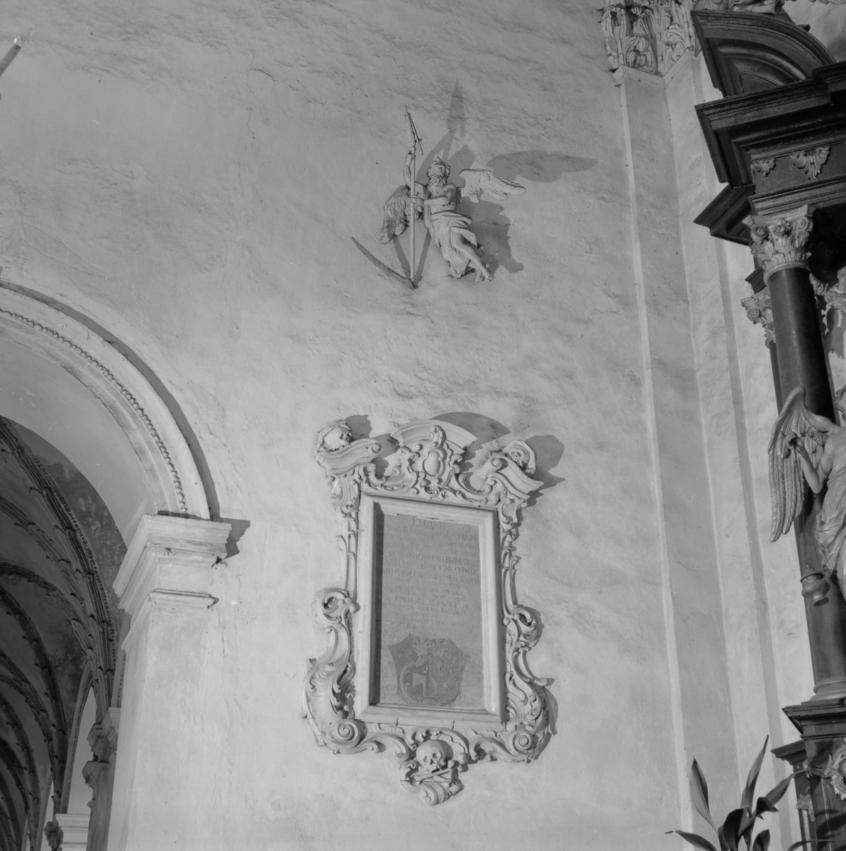 Bazyliki Wniebowzięcia NMP - wnętrze: epitafium Joanny Chrzęstowskiej, skan 1