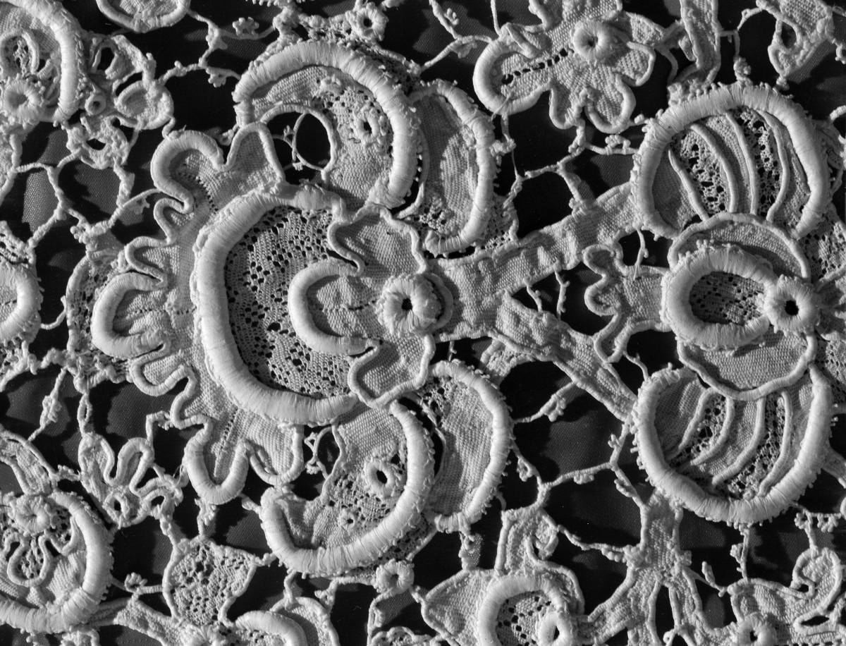 Kościół Sióstr Wizytek - koronka obszycia dołu alby, połowa XVII wieku, Wenecja, skan 1