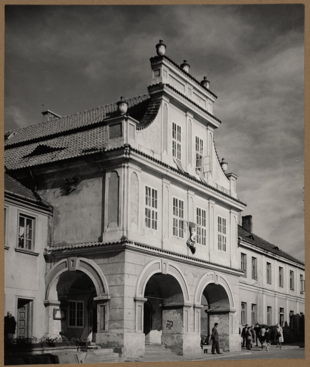 Kamienica Oleśnickich - widok od strony płd.-wsch. na fasadę po odbudowie , skan 1