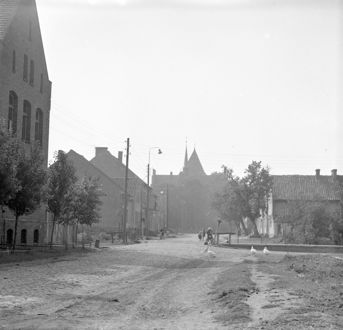 ulica Szkolna - widok od północnego-wschodu, skan 1