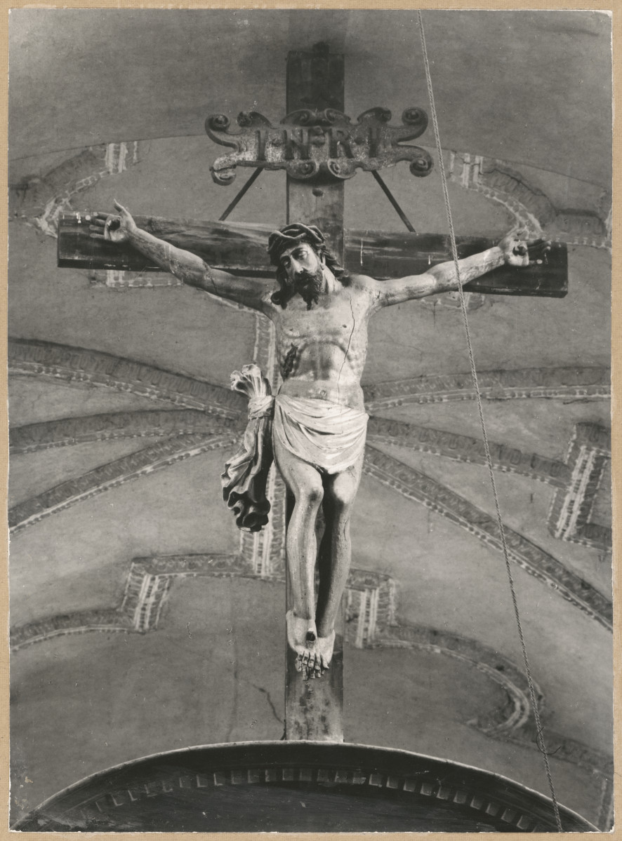  Zespół klasztorny Dominikanów - kościół, wnętrze - krucyfiks na belce tęczowej, skan 1