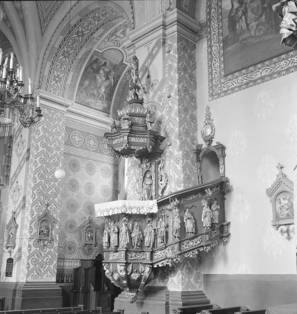 Kościół Świętego Jakuba Apostoła - wnętrze: ambona, skan 1