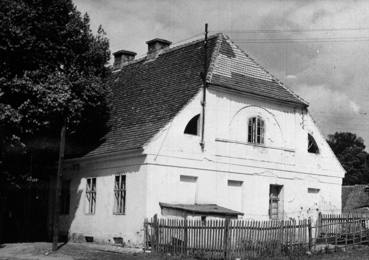 dom - elewacja, dach naczółkowy, skan 1