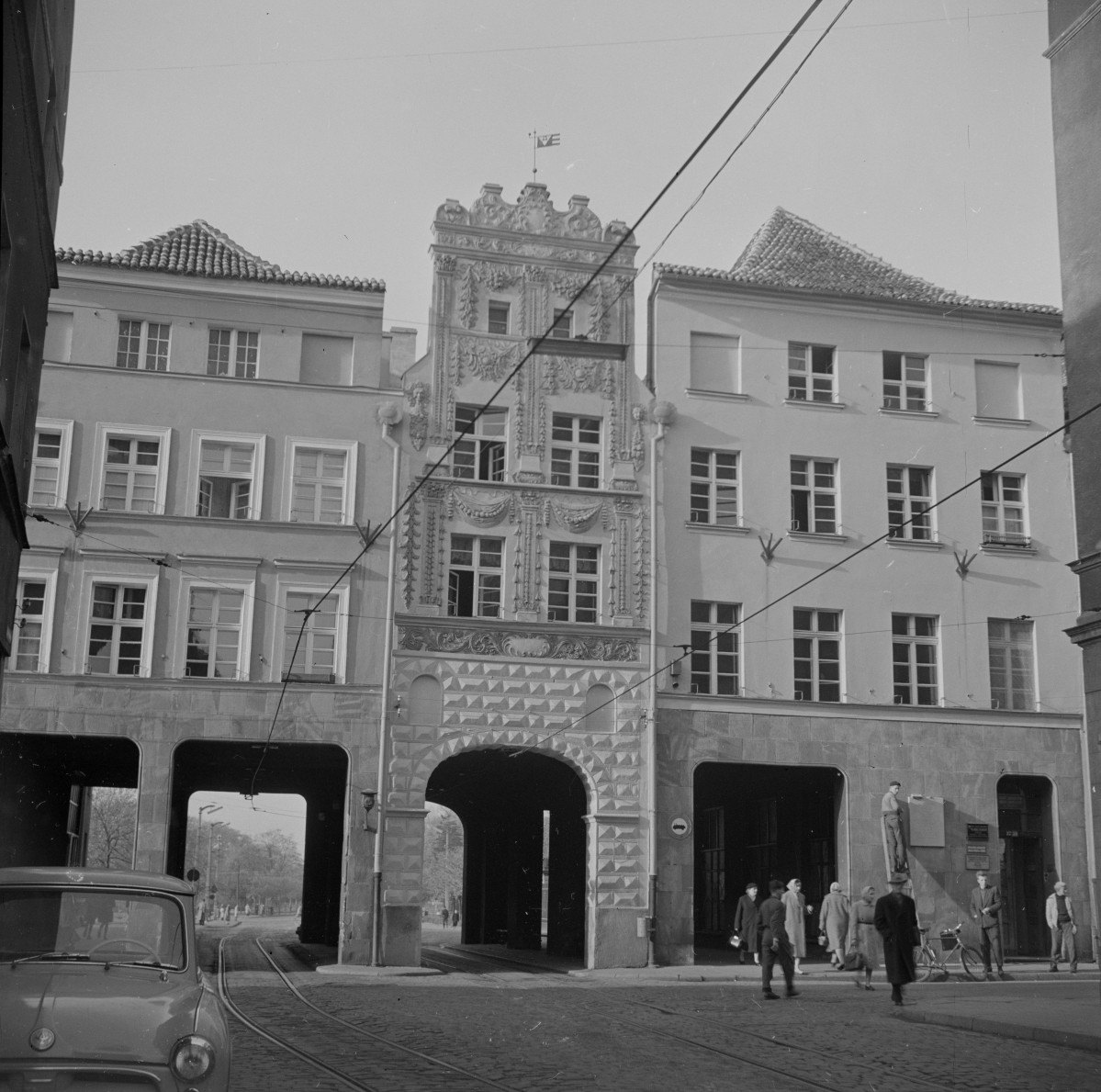 stare miasto - barokowa kamienica "Łuk Cezara", skan 1