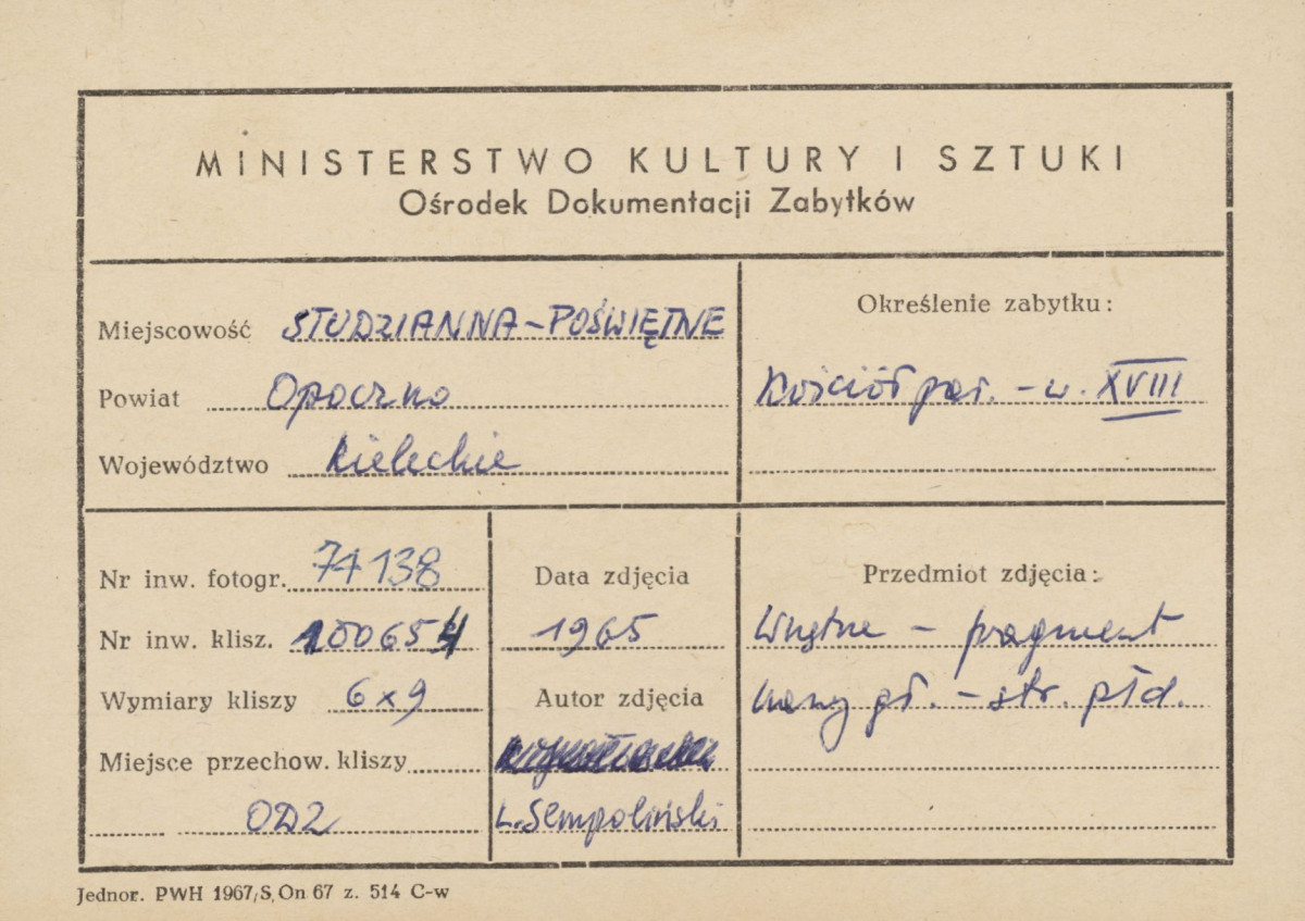 Zespół klasztorny Filipinów - wnętrze kościoła, fragment płd. strony nawy głównej - metryczka, skan 1