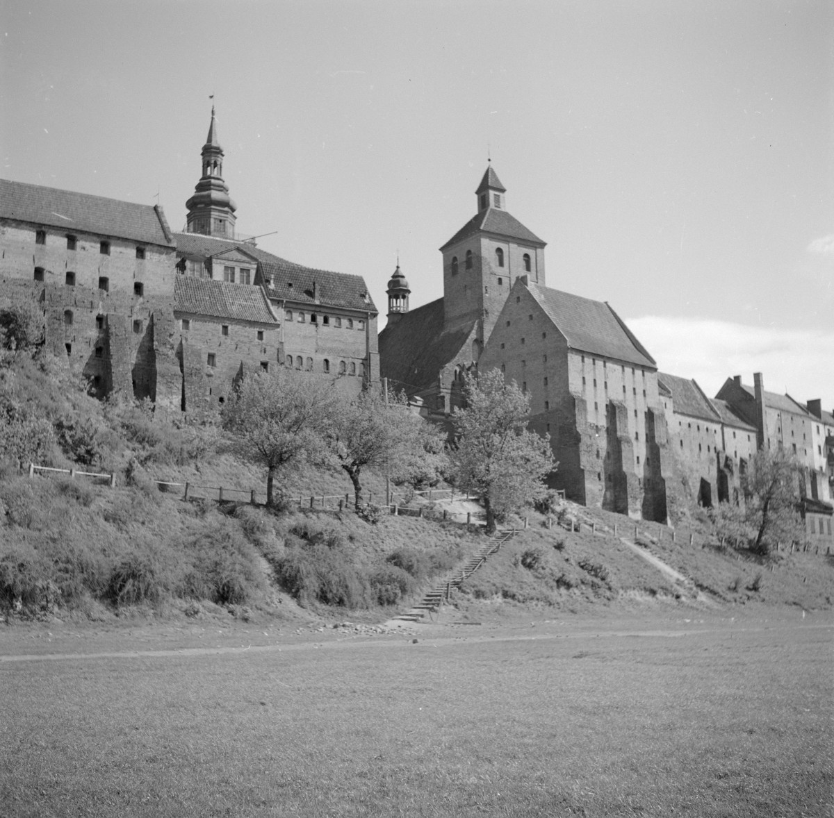 Zespół Spichrzy od strony Wisły - widok ogólny od strony północno-zachodniej, skan 1