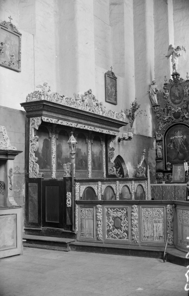 Kościół Zwiastowania Pana - stalle, skan 1