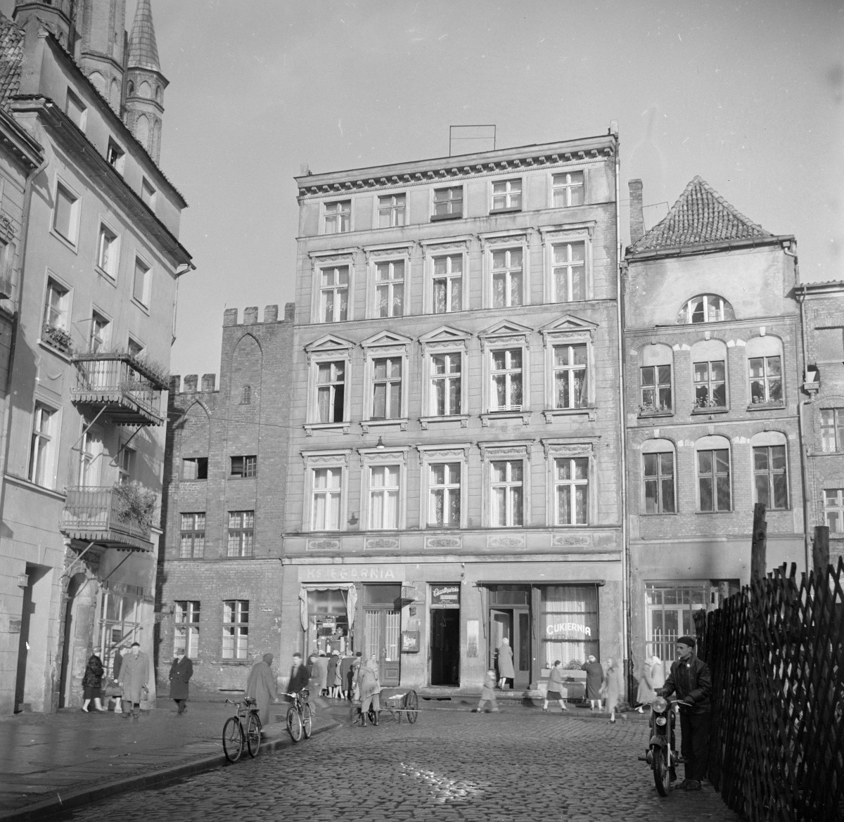 kamienica - elewacja i portal, skan 1