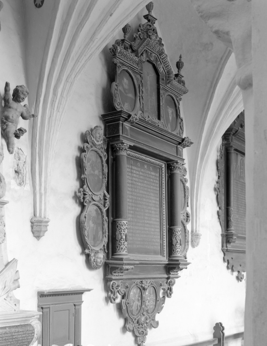 kościół M.B. Królowej - epitafium Heidensteinów (1616-1621), skan 1