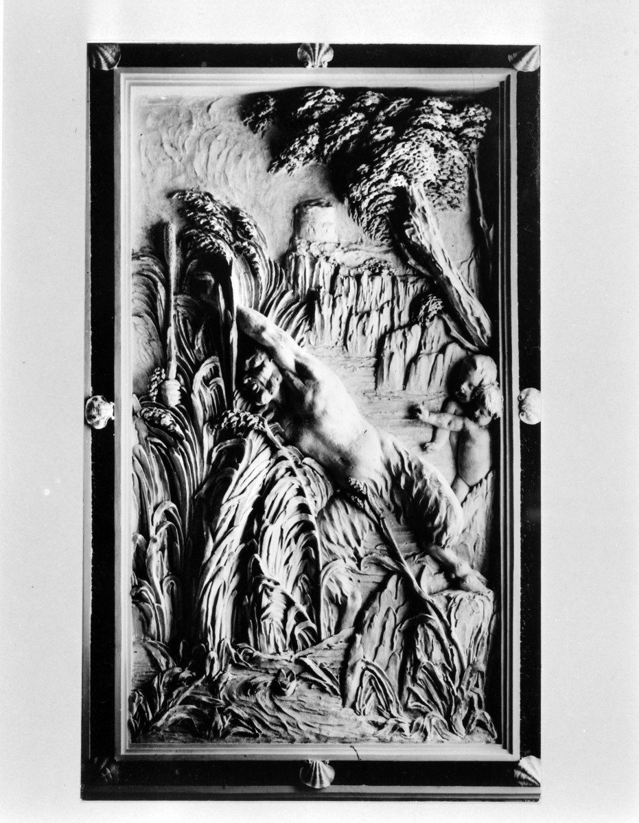 Łazienki Królewskie. Pałac na Wodzie. Pokój kąpielowy. Relief "Bożek Pan goniący nimfę Syrinks". Scena mitologiczna z "Metamorfoz" Owidiusza. (1945)
, skan 1