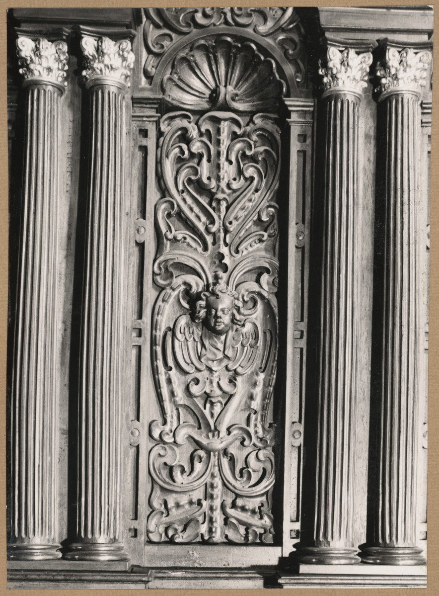 Katedra - wnętrze, prezbiterium, fragment zaplecka stalli, skan 1