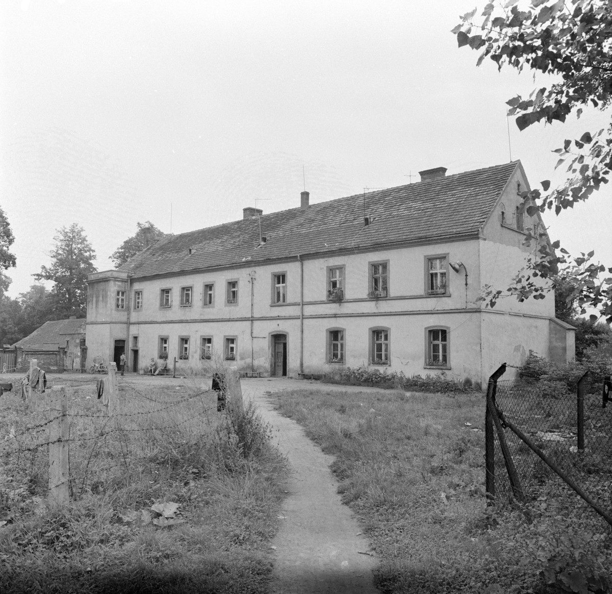 oficyna - widok zewnętrzny, skan 1