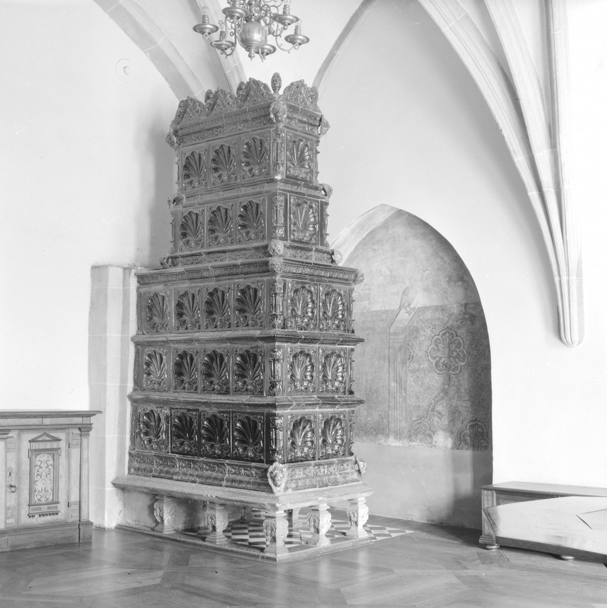 ratusz - wnętrze: piec, skan 1