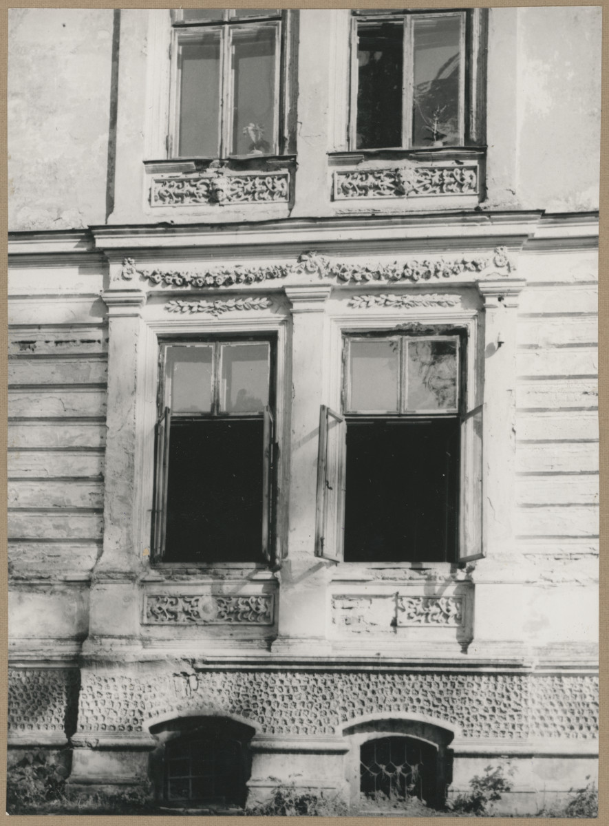 Pałac - fragment elewacji


, skan 1