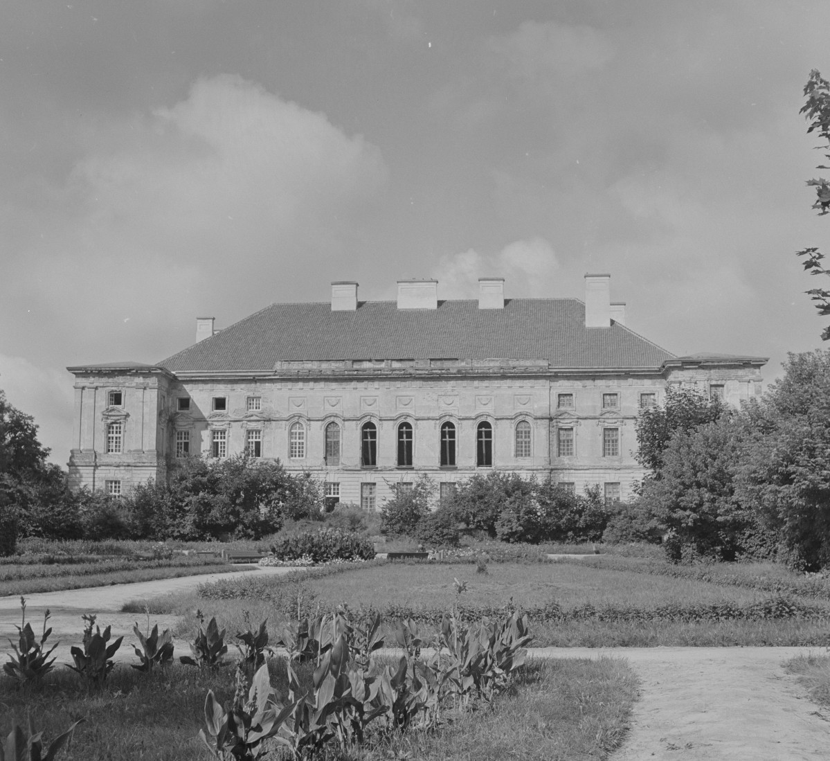 pałac Sanguszków - elewacja ogrodowa, skan 1