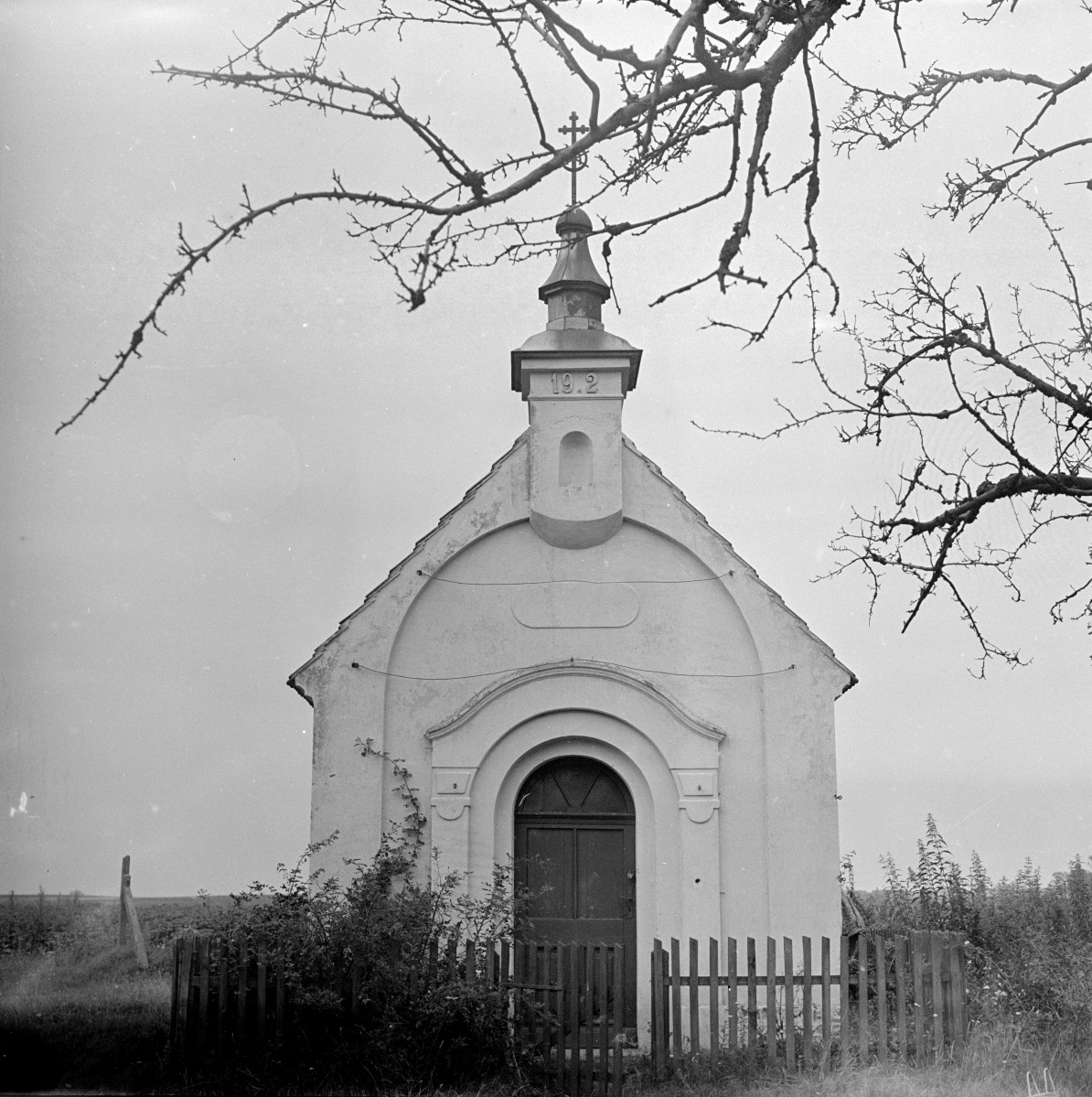 kaplica - elewacja frontowa, skan 1