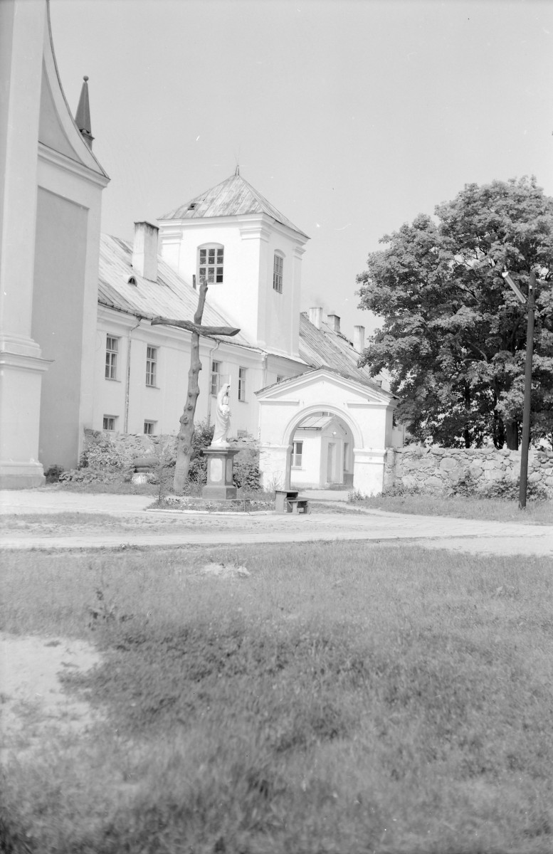 zespół poklasztorny - elewacja skrzydła kollegium, skan 1