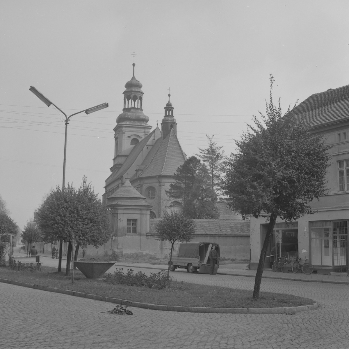 kościół pod wezwaniem św. Józefa - widok od pn. - wsch., skan 1