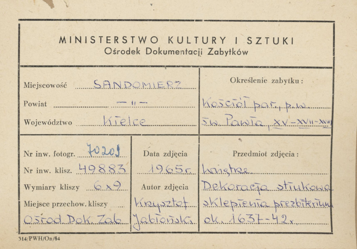 Kościół parafialny pw. św. Pawła - widok na sklepienie prezbiterium - metryczka, skan 1