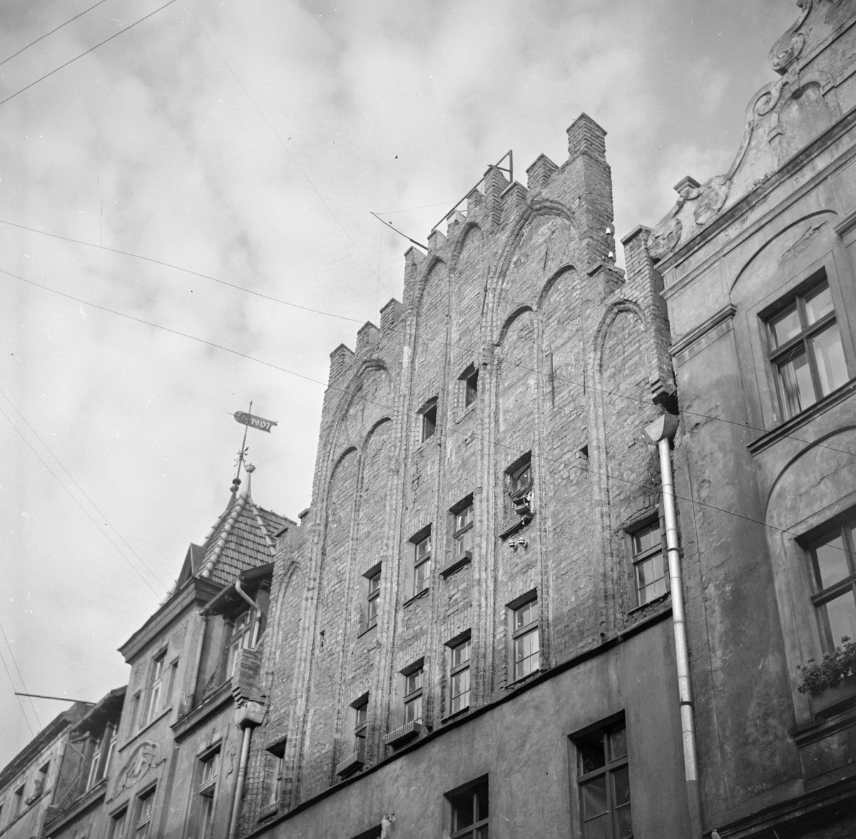 kamienica - elewacja frontowa, skan 1