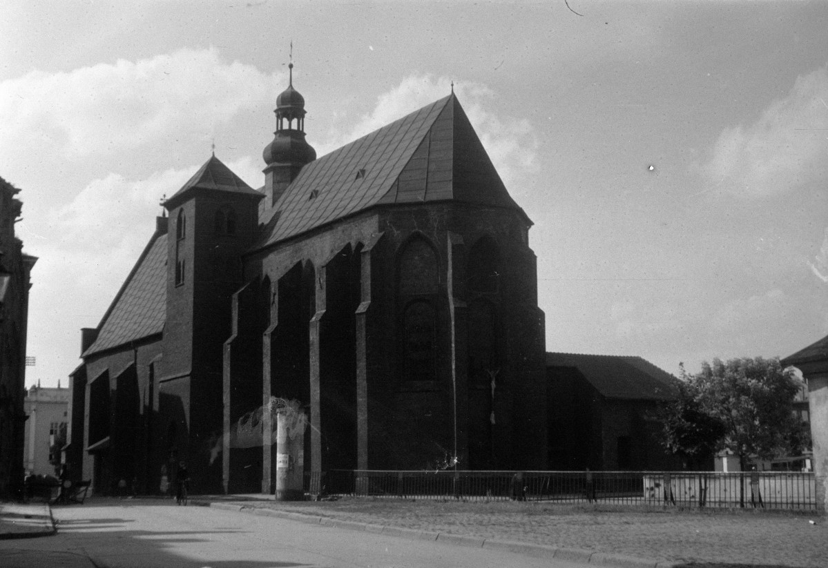 gotycki kościół klasztorny dominikanów pw. św. Jakuba - strona wschodnia, skan 1
