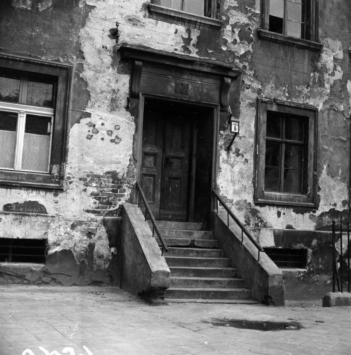 kamienice - elewacja frontowa i portal, skan 1