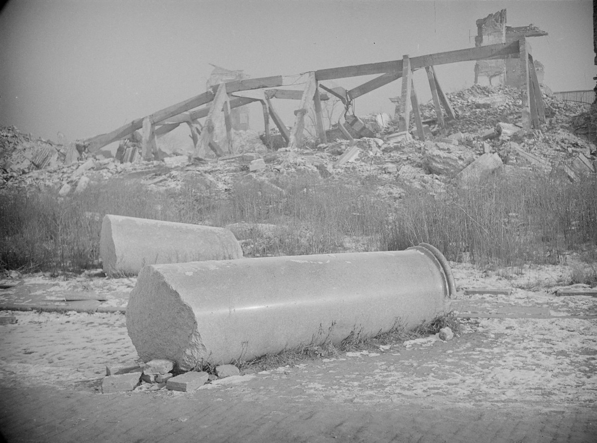 Zniszczona kolumna Zygmunta III Wazy., skan 1