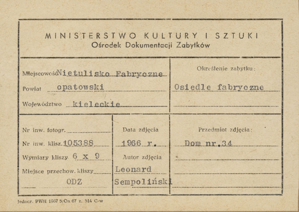 Zespół XIX w. zakładu przemysłowego - osiedle fabryczne , dom nr 34, widok elewacji frontowej i bocznej - metryczka

, skan 1
