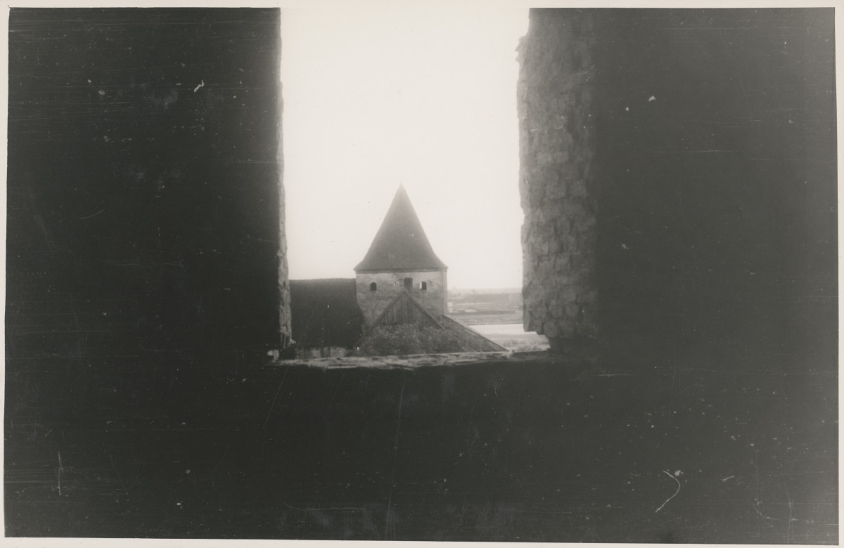 Zespół opactwa cystersów - widok na wieżę Mauretańską, skan 1