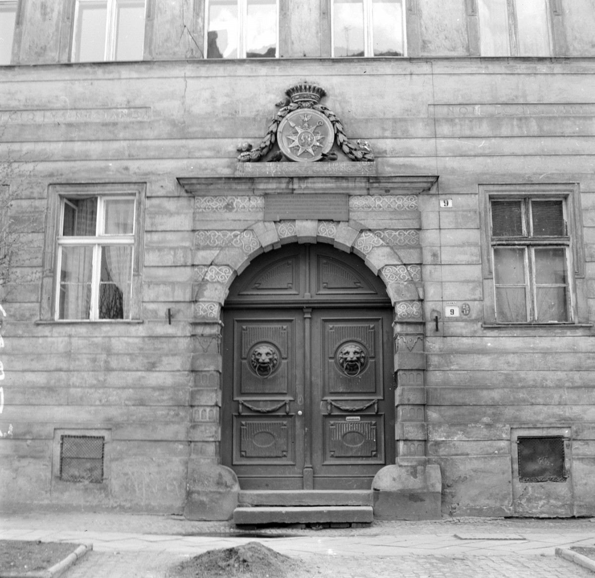 kamienica - elewacja i portal, skan 1