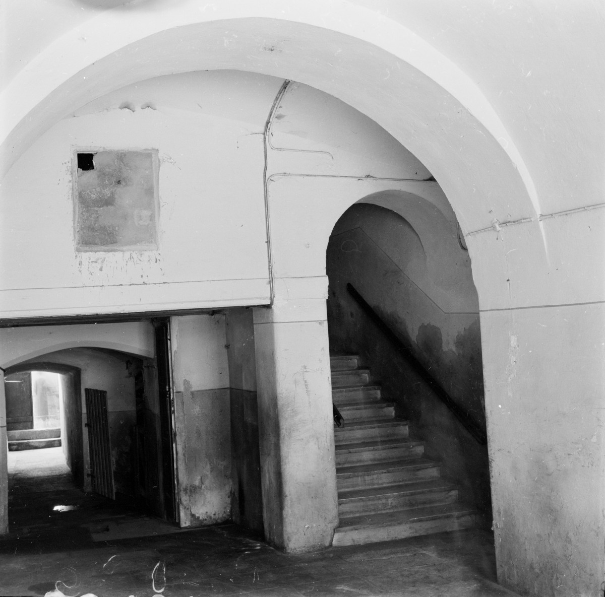 kamienice - sień, schody, skan 1