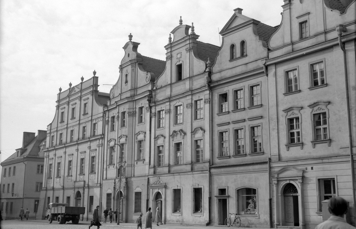 kamienica, rynek - elewacja frontowa, skan 1
