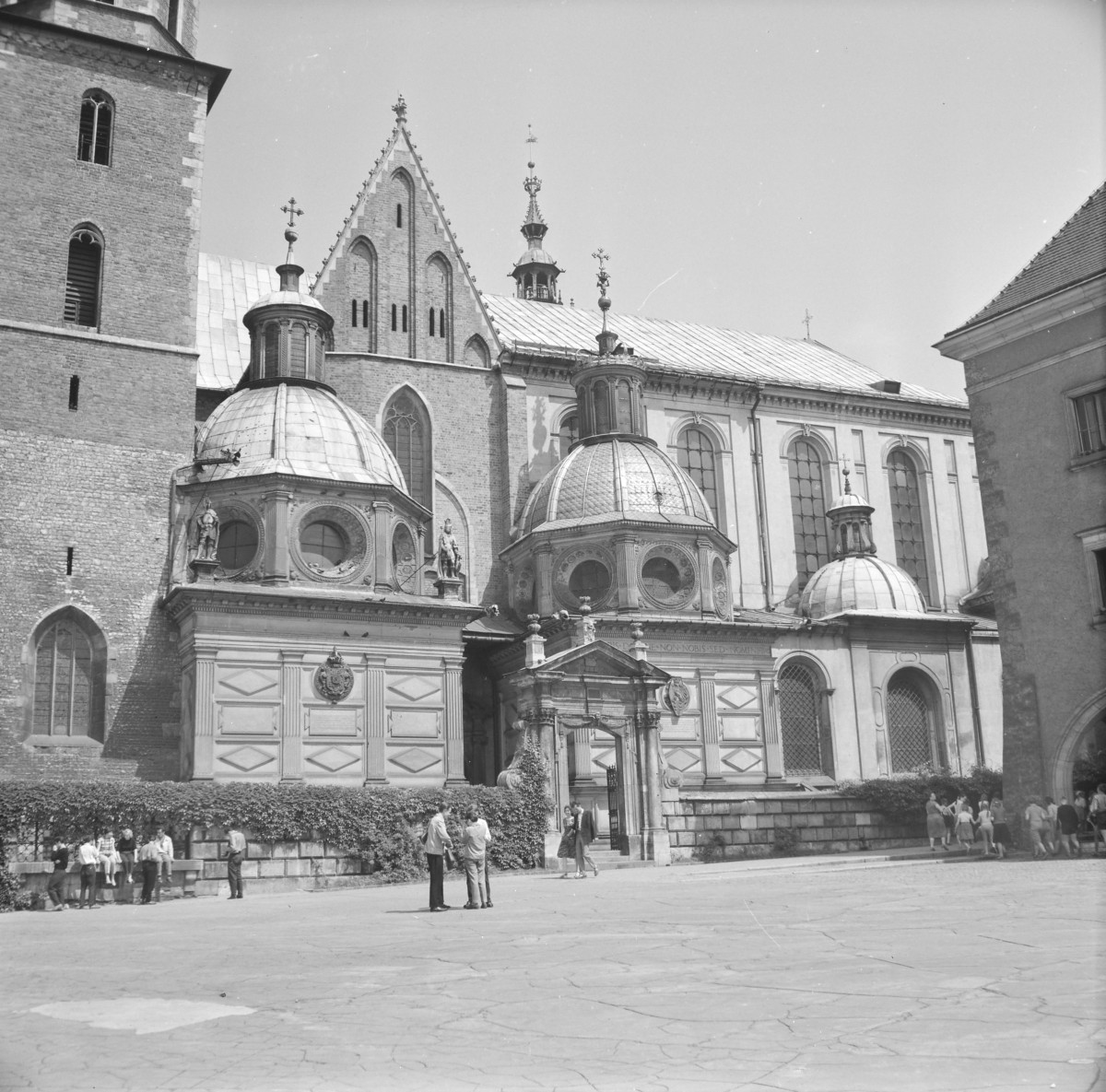 zespół Wzgórza Wawelskiego - Bazylika archikatedralna pw. św. Stanisława i św. Wacława - elewacja południowa - Kaplica Wazów, Kaplica Zygmuntowska, skan 1
