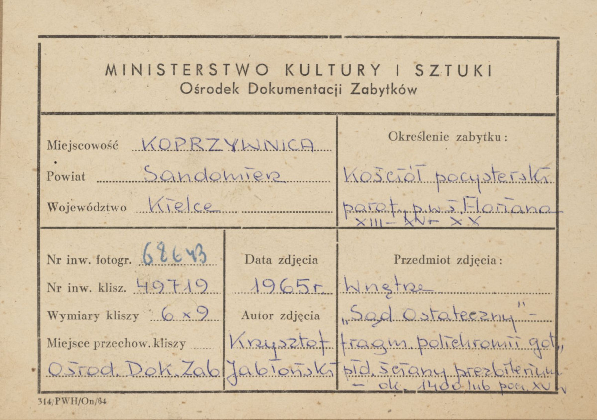 Zespół klasztorny - kościół, wnętrze, prezbiterium,  fragment malowideł ściennych - metryczka, skan 1