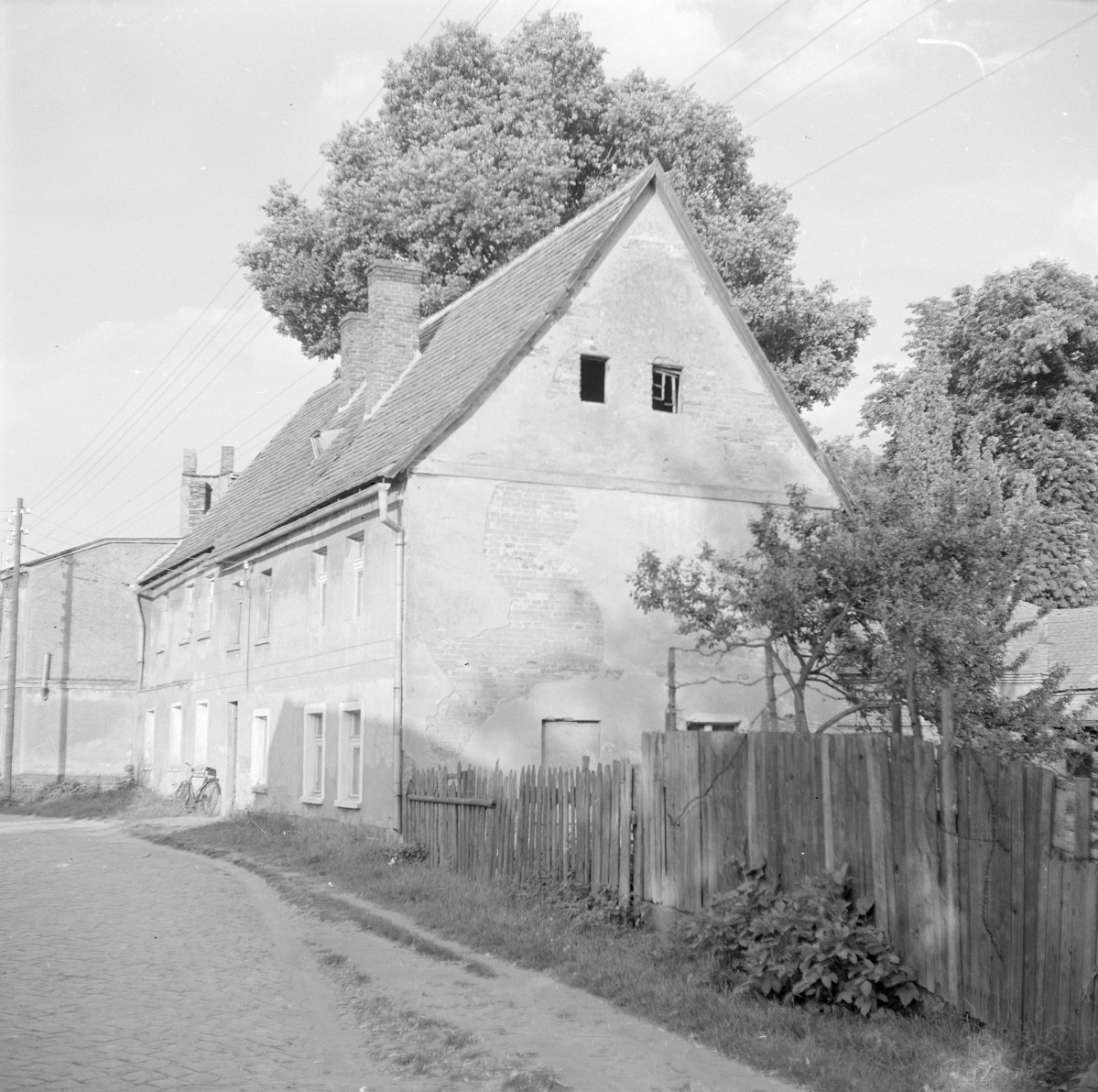 kamienica - elewacja boczna i frontowa, skan 1