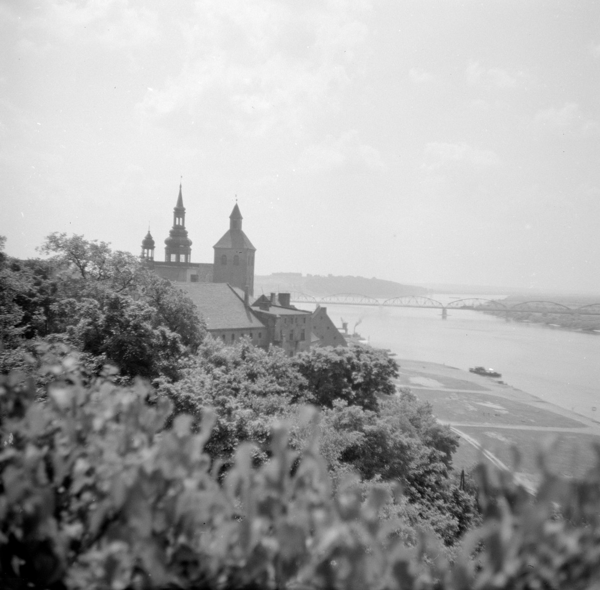 panorama miasta , widok z Góry Zamkowej w stronę Wisły, skan 1