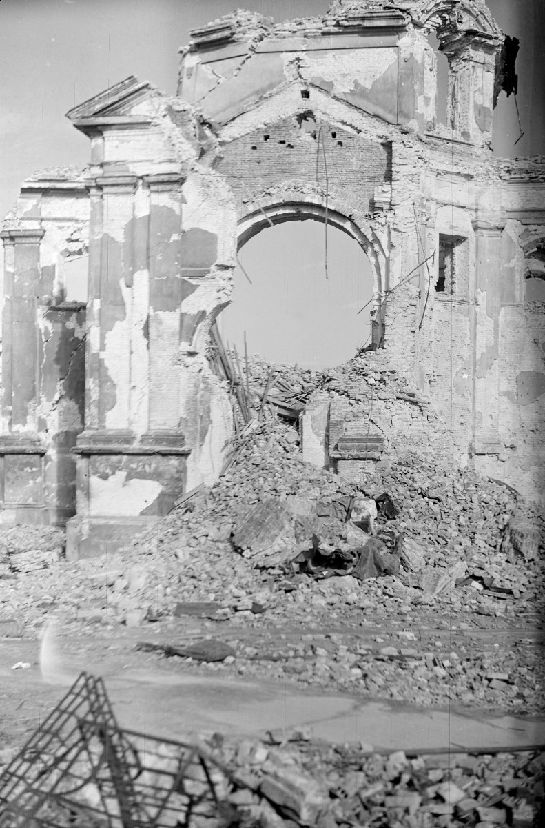 Kościół św. Kazimierza. Ruiny., skan 1