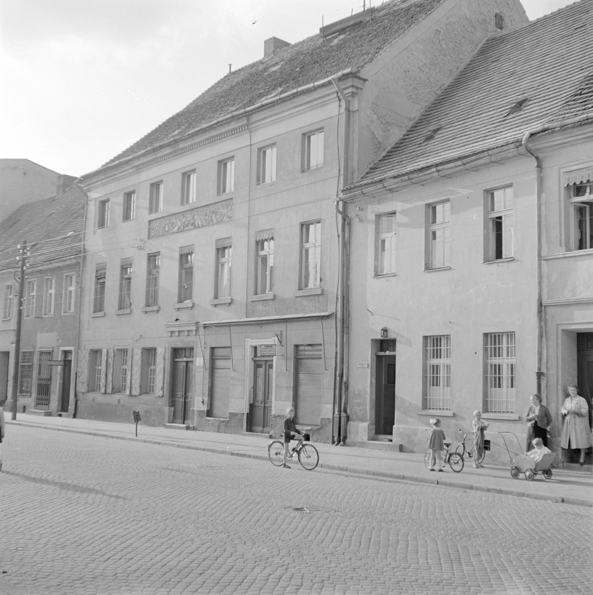 dawna poczta - elewacja frontowa, skan 1