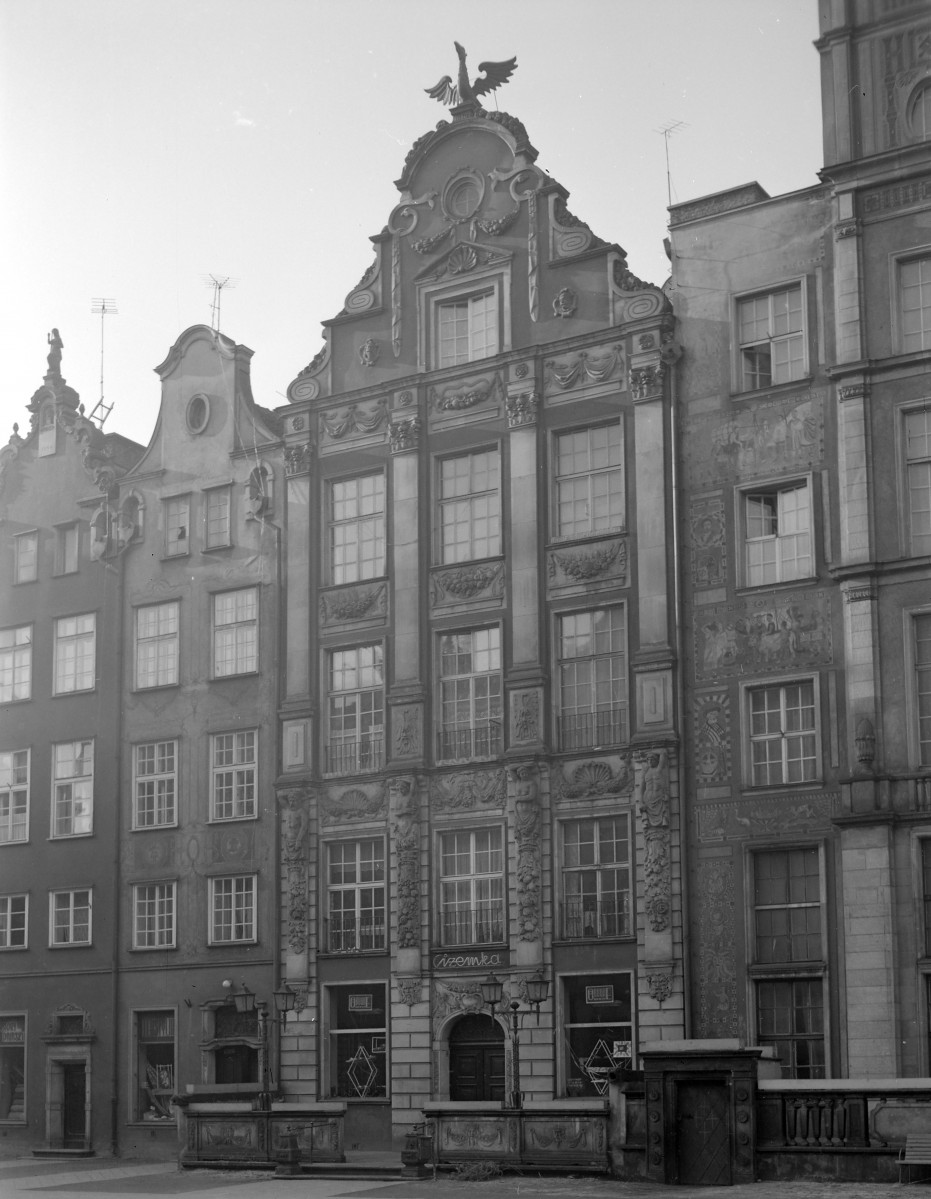 kamienica - elewacja frontowa, skan 1