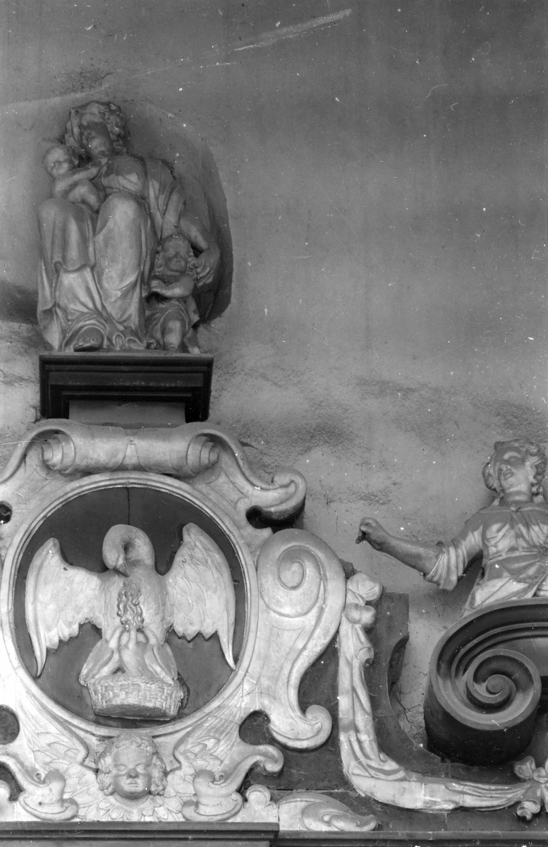 Katedra pw. Wniebowzięcia Najświętszej Marii Panny i św. Wojciecha - wnętrze: zwieńczenie portalu  w ambicie, fragment, skan 1
