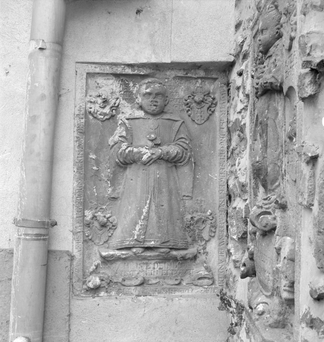 Kościół p.w. Trójcy Świętej - płyta nagrobna Anny von Eicke z Gross Polwitz, zmarłej w 1624, skan 1