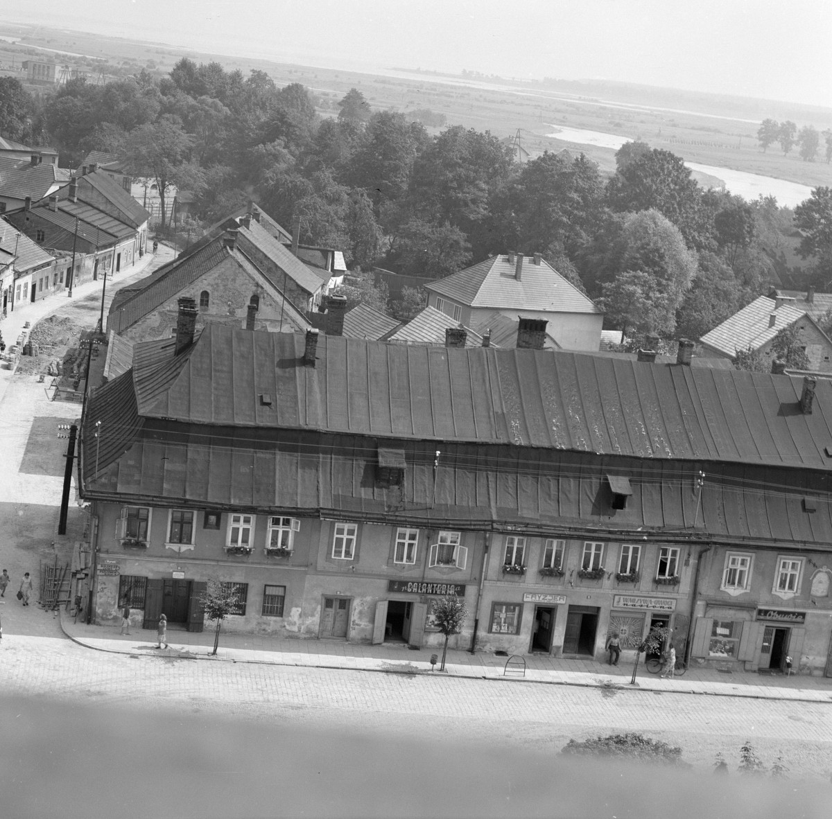 kamienice przy rynku widok z wieży ratusza - elewacje frontowe, skan 1