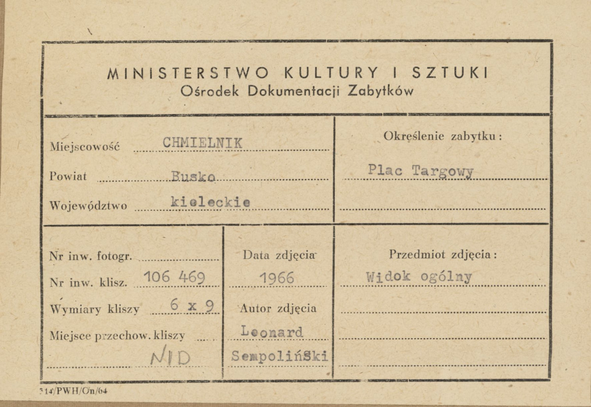 Miasto - widok na domy przy placu targowym - metryczka, skan 1