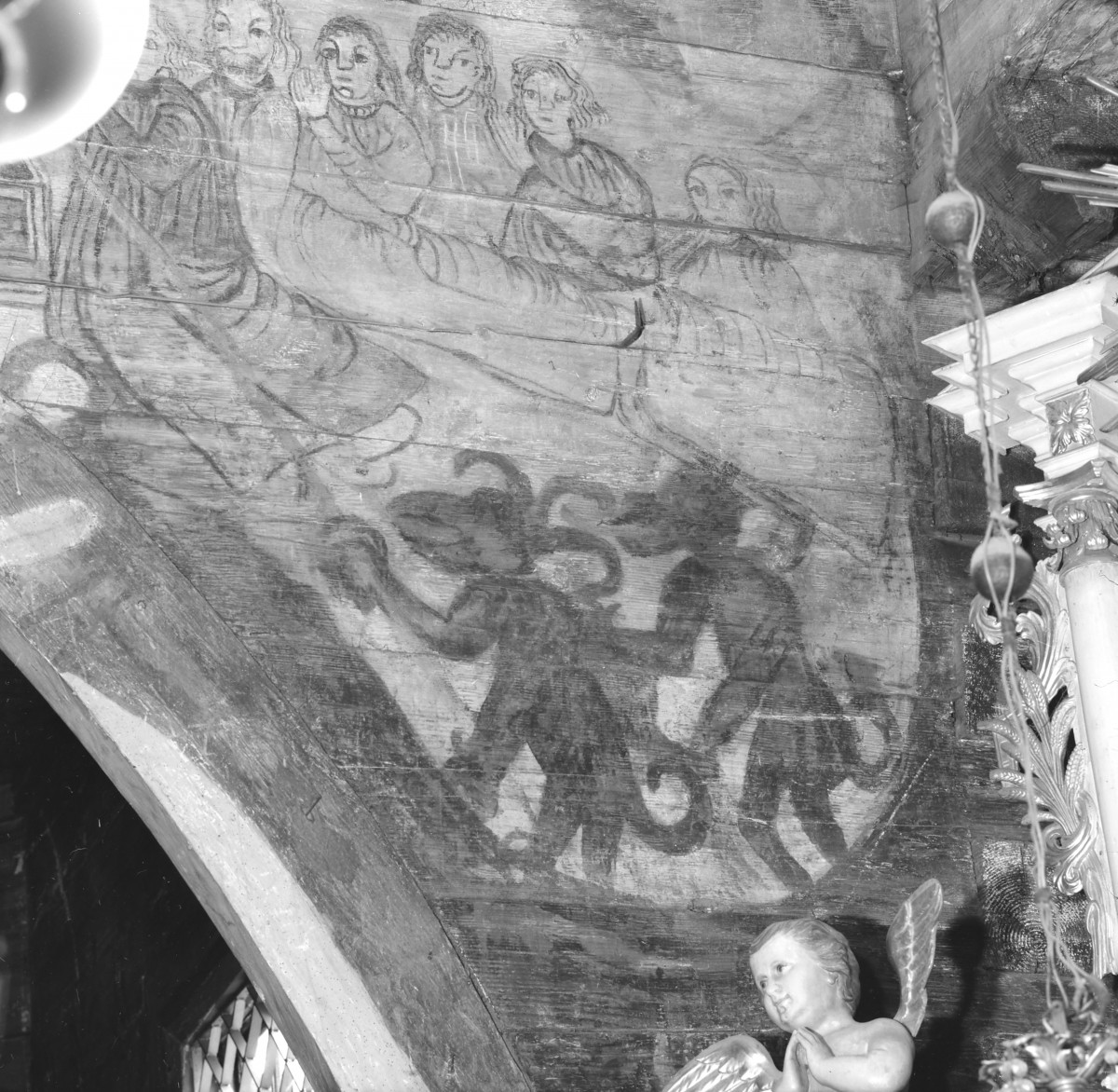 kościół pw. św. Michała Archanioła - nawa główna - łuk tęczowy - fragment polichromii, skan 1