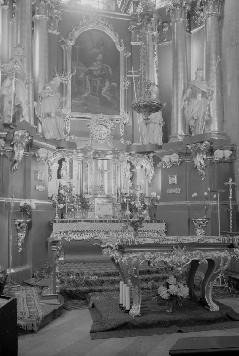 kościół, ob. parafialny pw. św. Ludwika, dawny klasztor popauliński - wnętrze: ołtarz główny, skan 1
